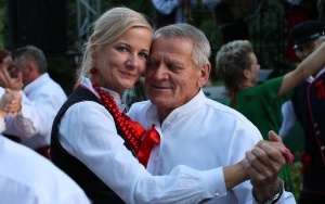 Powiatowy Przegląd Zespołów Folklorystycznych i Solistów w Chmielniku  (4)