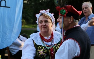 Powiatowy Przegląd Zespołów Folklorystycznych i Solistów w Chmielniku  (5)