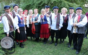 Powiatowy Przegląd Zespołów Folklorystycznych i Solistów w Chmielniku  (5)