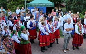 Powiatowy Przegląd Zespołów Folklorystycznych i Solistów w Chmielniku  (5)