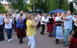Powiatowy Przegląd Zespołów Folklorystycznych i Solistów w Chmielniku  (1)