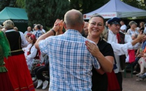 Powiatowy Przegląd Zespołów Folklorystycznych i Solistów w Chmielniku  (3)