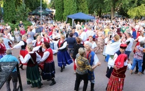 Powiatowy Przegląd Zespołów Folklorystycznych i Solistów w Chmielniku  (5)