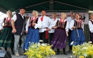 Powiatowy Przegląd Zespołów Folklorystycznych i Solistów w Chmielniku (2)