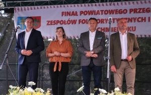 Powiatowy Przegląd Zespołów Folklorystycznych i Solistów w Chmielniku (5)