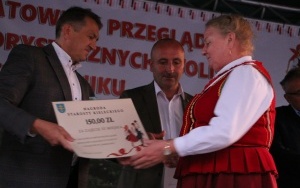 Powiatowy Przegląd Zespołów Folklorystycznych i Solistów w Chmielniku (2)