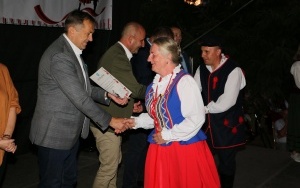 Powiatowy Przegląd Zespołów Folklorystycznych i Solistów w Chmielniku (3)