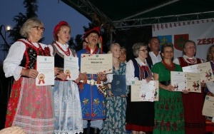 Powiatowy Przegląd Zespołów Folklorystycznych i Solistów w Chmielniku (5)