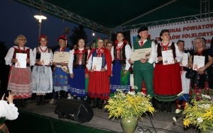 Powiatowy Przegląd Zespołów Folklorystycznych i Solistów w Chmielniku (5)