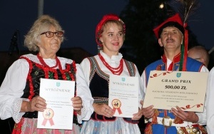 Powiatowy Przegląd Zespołów Folklorystycznych i Solistów w Chmielniku (1)