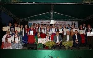 Powiatowy Przegląd Zespołów Folklorystycznych i Solistów w Chmielniku (1)