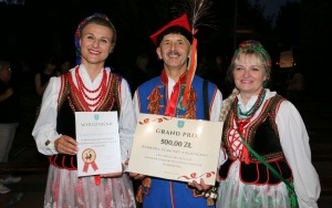 Powiatowy Przegląd Zespołów Folklorystycznych i Solistów w Chmielniku (2)