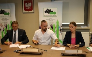 Podpisanie umów na działalność gospodarczą (5)