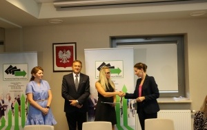 Podpisanie umów na działalność gospodarczą (2)