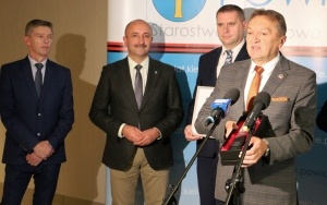 Konferencja - Powiat kielecki Liderem w pozyskiwaniu funduszy zewnętrznych  (1)