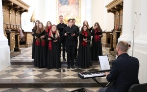 Muzyczna uczta na Świętym Krzyżu (2)