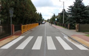 Chrusty z nową drogą i chodnikiem  (2)
