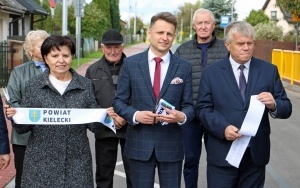 Chrusty z nową drogą i chodnikiem  (5)