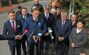 Chrusty z nową drogą i chodnikiem  (2)