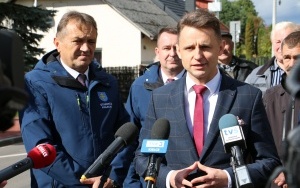 Chrusty z nową drogą i chodnikiem  (2)
