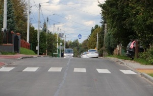 Chrusty z nową drogą i chodnikiem  (2)