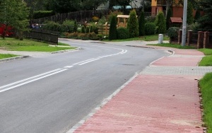 Chrusty z nową drogą i chodnikiem  (3)