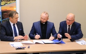 Podpisanie umów na własną działalność i stanowiska pracy  (2)