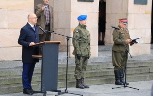 Uroczystości odsłonięcia tablicy upamiętniającej żołnierzy 2 Pułku Artylerii Lekkiej Legionów (5)