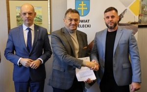 Powstanie chodnik w Zagnańsku  (4)