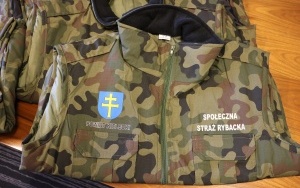 Straż rybacka przekazanie kamizelek  (3)