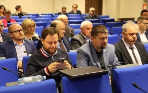 Sesja Rady Powiatu w Kielcach  (1)