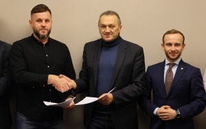 Podpisanie umowy na remont drogi w Ćmińsku  (3)