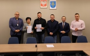 Podpisanie umowy na remont drogi w Ćmińsku  (5)
