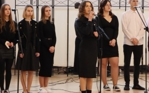 Wspólne kolędowanie w Powiatowym Zespole Szkół w Łopusznie (7)