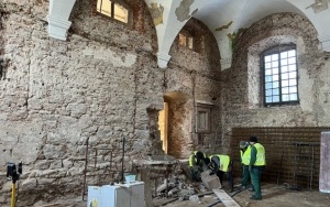 Remont synagogi w Chęcinach (1)