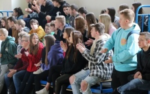 Zespół Szkół Ponadpodstawowych w Nowinach najlepszą drużyną (10)