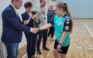 Uczennice z Zespołu Szkół Ponadpodstawowych w Nowinach na podium (7)