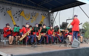 Powiatowe święto orkiestr dętych w Daleszycach (10)