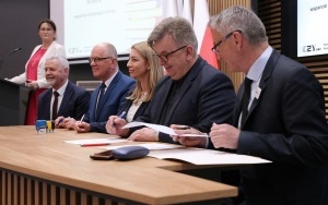 Wsparcie dla placówek oświatowych (2)