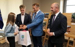 Laureaci konkursu fotograficznego „Geologiczne zakątki Powiatu Kieleckiego w obiektywie” nagrodzeni (2)