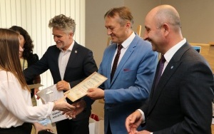 Laureaci konkursu fotograficznego „Geologiczne zakątki Powiatu Kieleckiego w obiektywie” nagrodzeni (11)