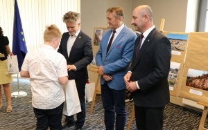 Laureaci konkursu fotograficznego „Geologiczne zakątki Powiatu Kieleckiego w obiektywie” nagrodzeni (14)