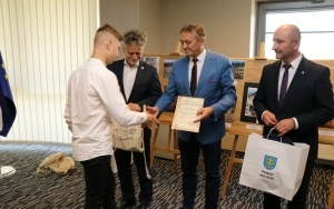 Laureaci konkursu fotograficznego „Geologiczne zakątki Powiatu Kieleckiego w obiektywie” nagrodzeni (1)