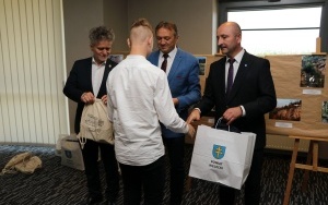 Laureaci konkursu fotograficznego „Geologiczne zakątki Powiatu Kieleckiego w obiektywie” nagrodzeni (2)