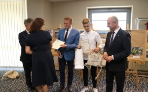 Laureaci konkursu fotograficznego „Geologiczne zakątki Powiatu Kieleckiego w obiektywie” nagrodzeni (3)