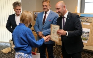 Laureaci konkursu fotograficznego „Geologiczne zakątki Powiatu Kieleckiego w obiektywie” nagrodzeni (6)