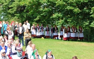Powiatowy Przegląd Zespołów Folklorystycznych i Solistów - Eliminacje w Ciekotach (1)