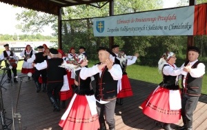 Powiatowy Przegląd Zespołów Folklorystycznych i Solistów - Eliminacje w Ciekotach (5)