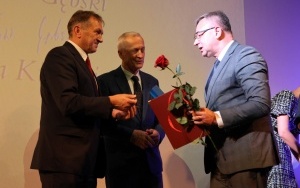 Gala z okazji Jubileuszu 25-lecia Powiatu Kieleckiego  (1)