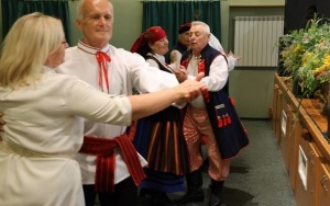 Eliminacje do Powiatowego Przeglądu Zespołów Folklorystycznych i Solistów w Chmielniku (4)